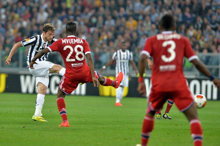 Nella ripresa la Juve si riporta in vantaggio con un tiro deviato di Marchisio. Ap